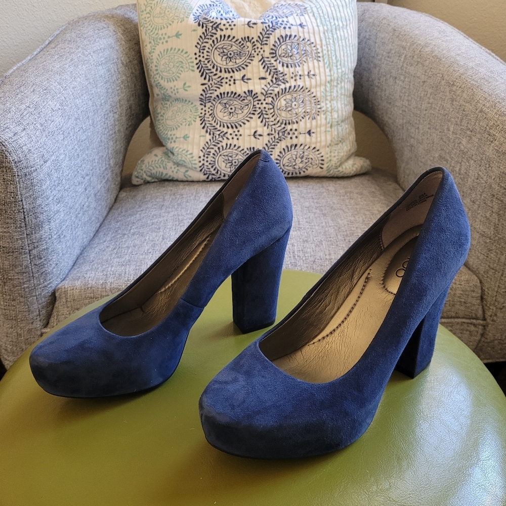 Me Too Leanna Navy Suede Heels - 8M
